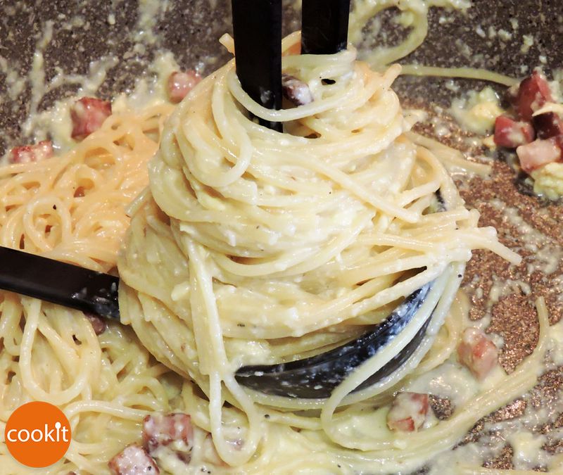 Spaghetti alla carbonara recipe step 11